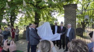 Karnzniederlegung am alten Friedhof       