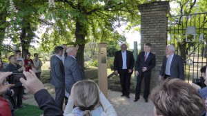 Karnzniederlegung am alten Friedhof       